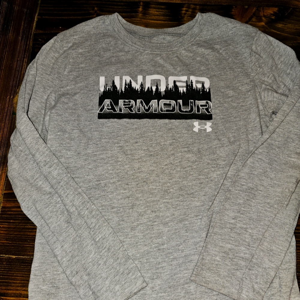 Under Armour, Boys long Sleeve Shirt, Size 7
